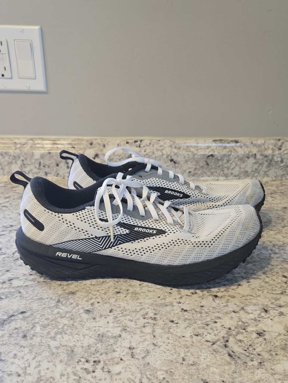 Brooks Revel 6 Men’s Running Shoes - Picture 2 of 12
